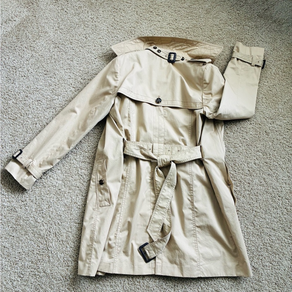Banana Republic Classic Trench Coat, tan, size M. - Picture 4 of 6